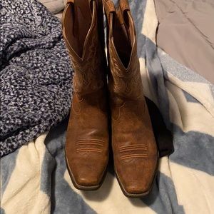 Size 11B Ariat cowboy boots